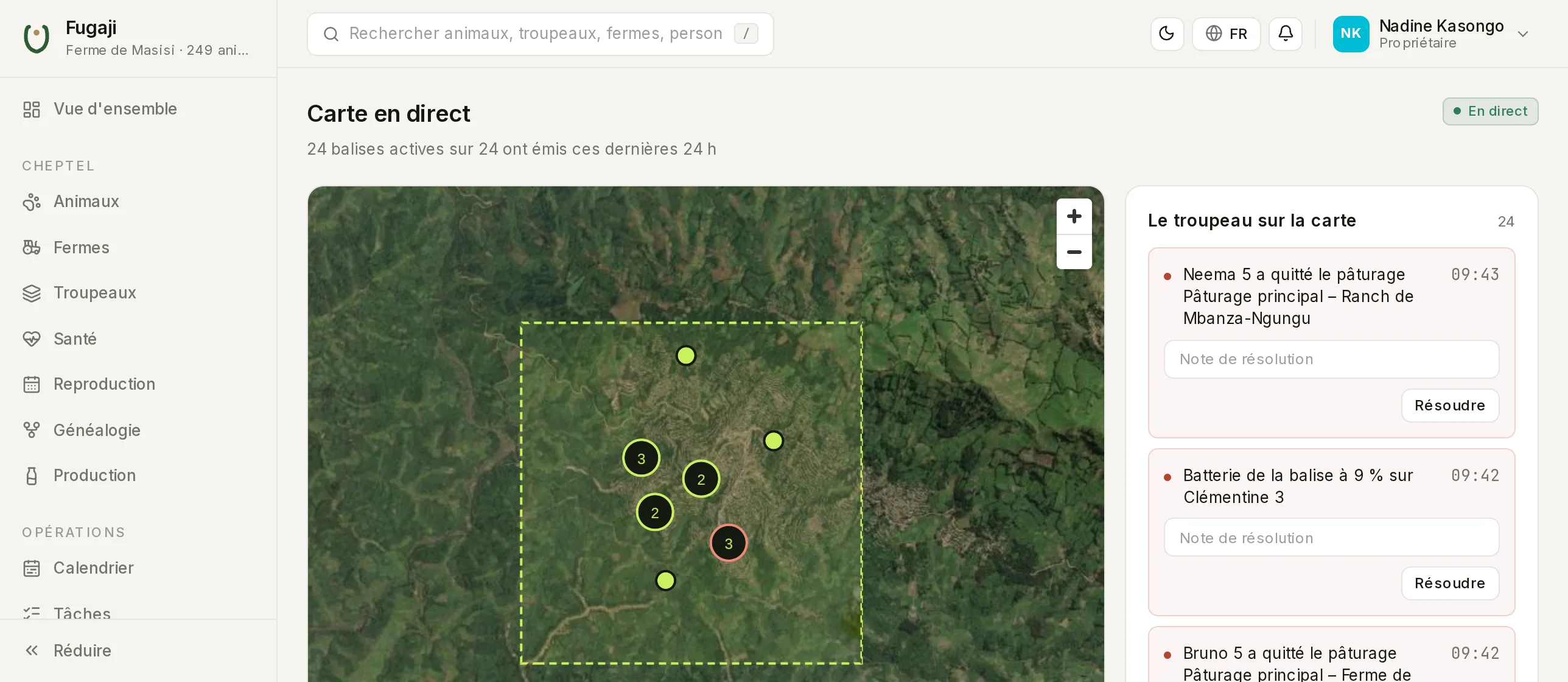 Carte vivante d'une ferme avec des animaux se déplaçant entre les enclos